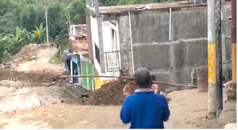 Detik-Detik Longsor di Palopo Seret 5 Rumah hingga Jalur ke Toraja Putus