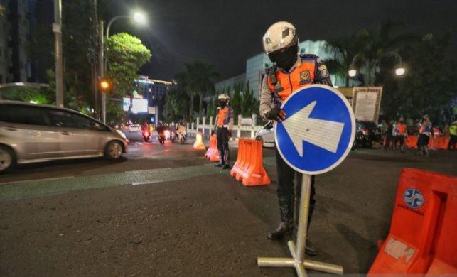 New Normal, Polisi Tetap Tutup Ruas Jalan di Bandung pada Malam Akhir Pekan