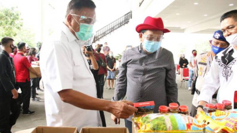 title 5.000 Pegiat Pariwisata di Sulut Dapat Bantuan Paket Sembako dari Kemenparekraf 5.000 Pegiat Pariwisata di Sulut Dapat Bantuan Paket Sembako dari Kemenparekraf