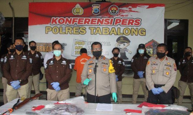 Diberhentikan dari Jabatan, Warga Desa Ampukung Tembak Kades