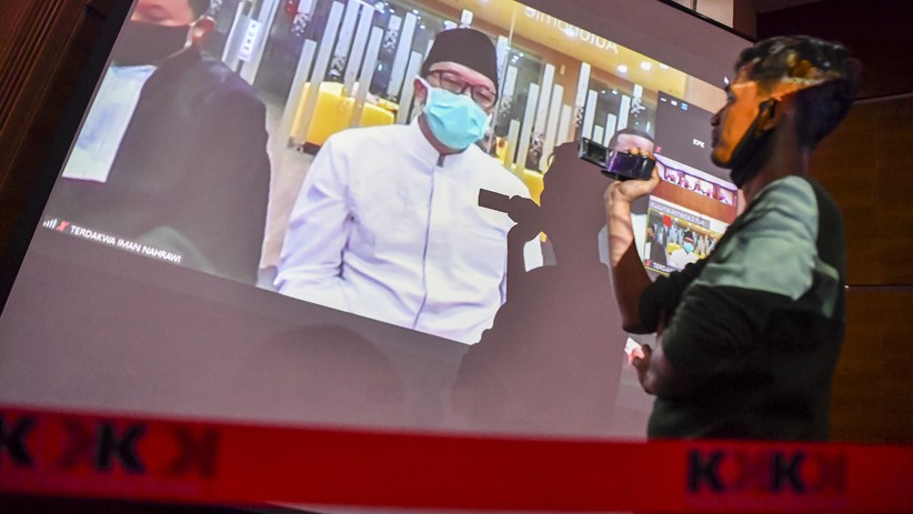 Mantan Menpora Imam Nahrawi Divonis 7 Tahun Penjara - Bagian 1
