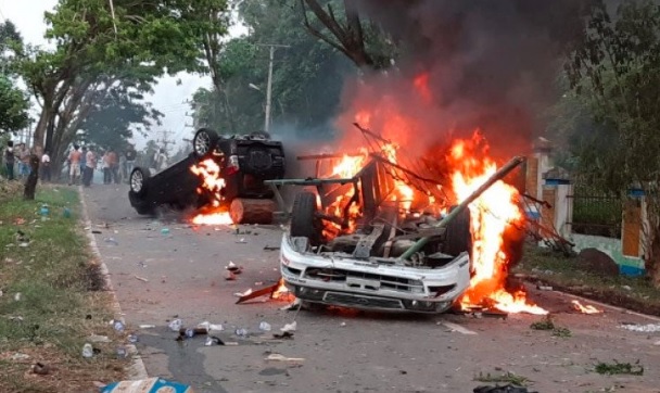 title Demo BLT di Madina Rusuh, Polda Sumut: 2 Mobil Dibakar, 6 Polisi Luka-Luka Demo BLT di Madina Rusuh, Polda Sumut: 2 Mobil Dibakar, 6 Polisi Luka-Luka