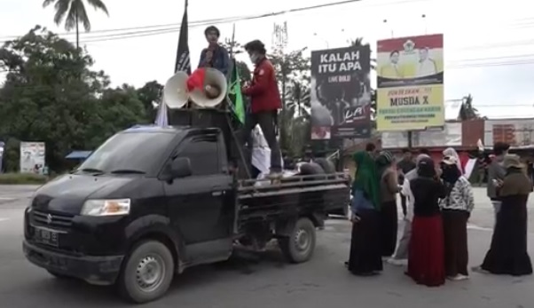 title Imigrasi Kendari Ancam Deportasi TKA China yang Melanggar Aturan Imigrasi Kendari Ancam Deportasi TKA China yang Melanggar Aturan