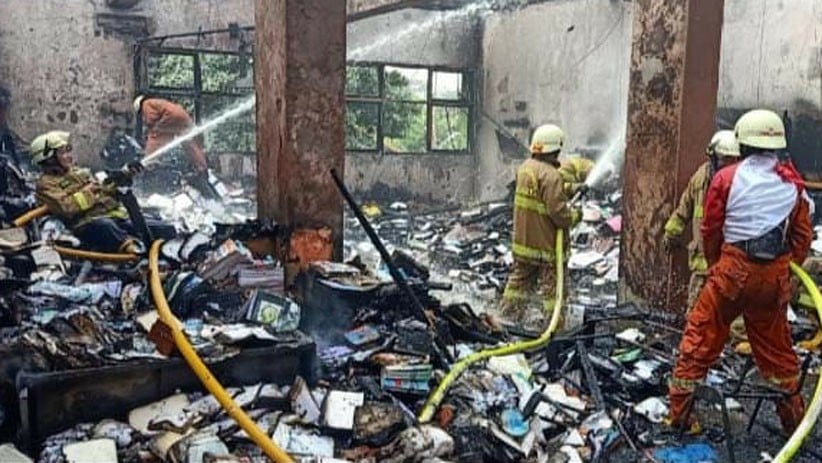 Ruang Kelas SMAN 100 Cipinang Ludes Terbakar - Bagian 1