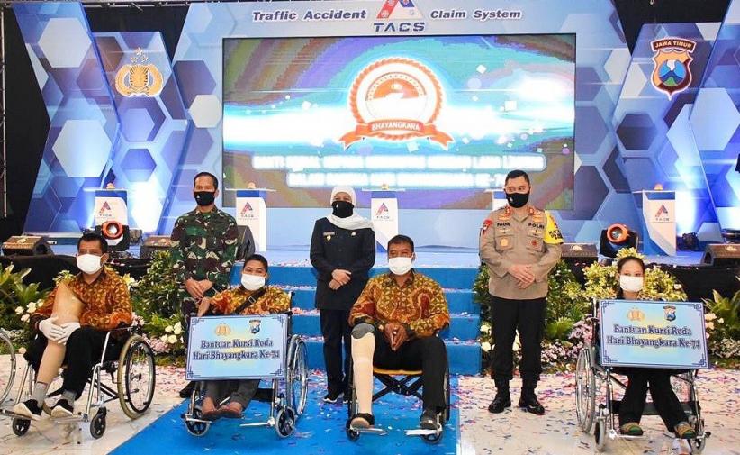title Begini Reaksi Gubernur Khofifah usai Peluncuran Aplikasi TACS Polda Jatim Begini Reaksi Gubernur Khofifah usai Peluncuran Aplikasi TACS Polda Jatim