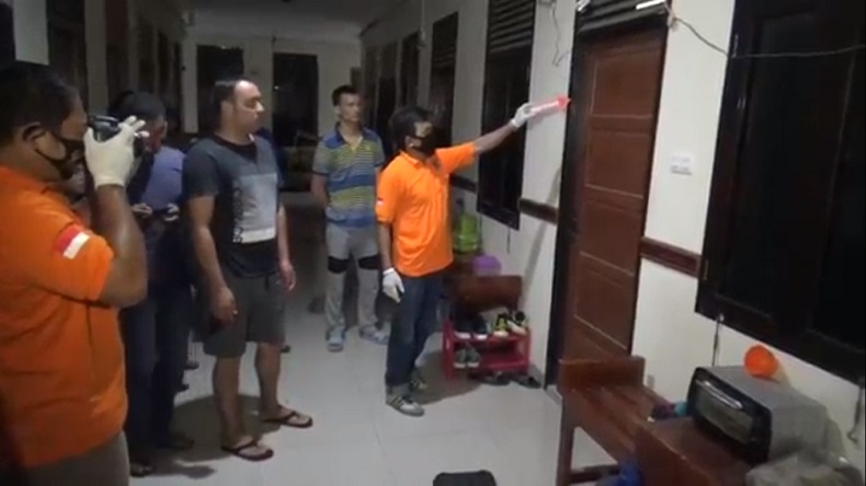 title Penemuan Mayat WNA Tergantung di Kamar Mandi Asrama Imigran Gegerkan Warga Makassar Penemuan Mayat WNA Tergantung di Kamar Mandi Asrama Imigran Gegerkan Warga Makassar