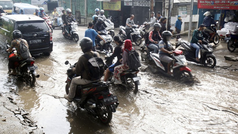 Akses Jalan Raya Bojong Gede-Citayam Rusak Parah - Bagian 2