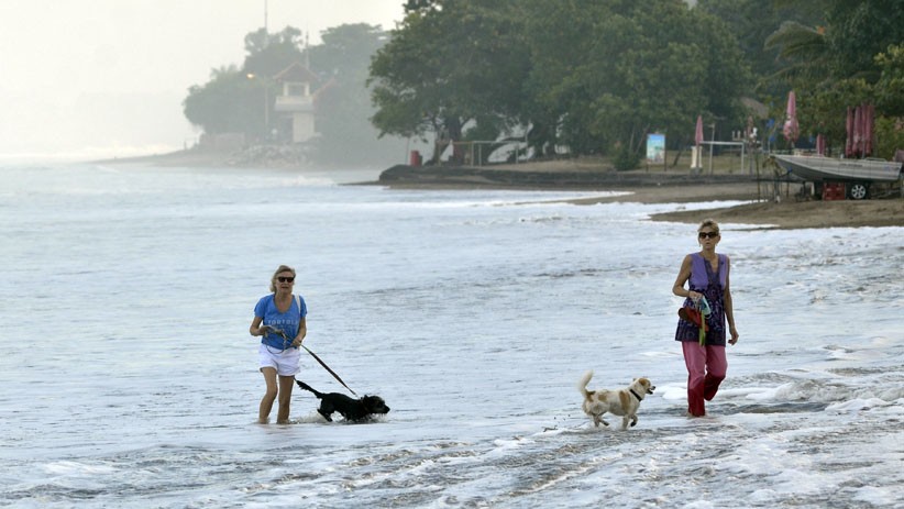 Pantai Seminyak Bali Dibuka untuk Wisatawan 9 Juli 2020 - Bagian 1
