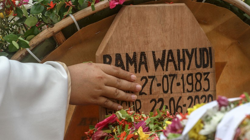 Suasana Pemakaman Pelda Anumerta Rama Wahyudi di TMP Kusuma Dharma Pekanbaru - Bagian 3