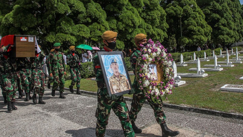 Suasana Pemakaman Pelda Anumerta Rama Wahyudi di TMP Kusuma Dharma Pekanbaru - Bagian 2