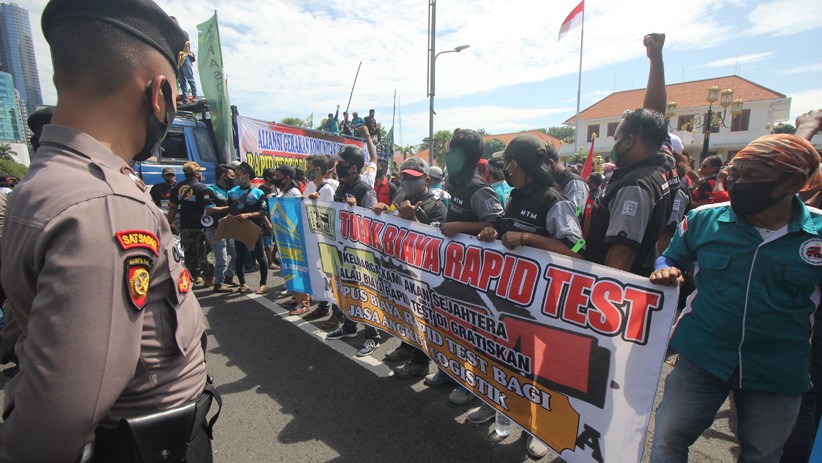 Ratusan Sopir Truk Protes Rapid Test Berbayar di Pelabuhan Ketapang-Gilimanuk - Bagian 3