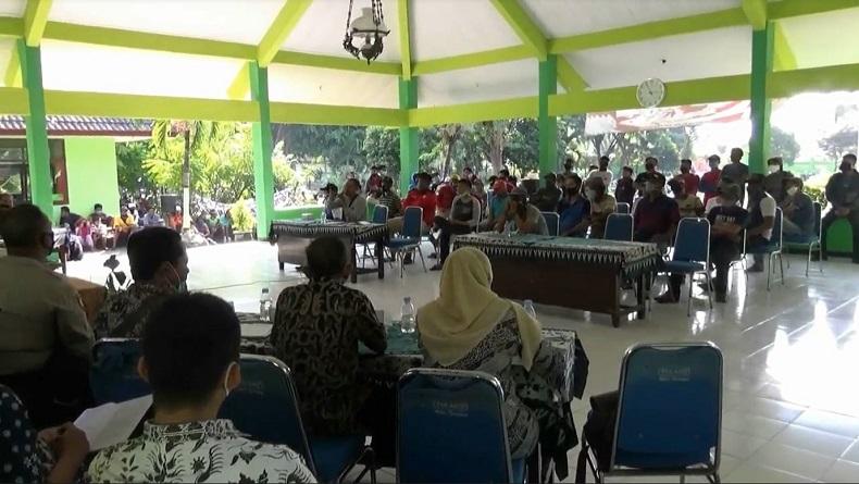 Tuntut Penutupan Tambak Udang Ilegal, Warga Datangi Kantor Kecamatan Palang Tuban