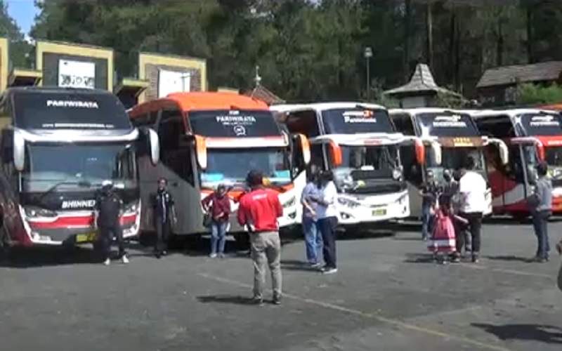 Puluhan Bus Luar Kota Konvoi ke Wisata Lembang Desak Pemerintah Buka Kunjungan