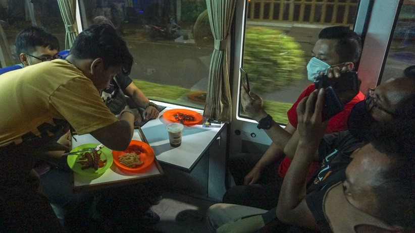 Menikmati Sensasi Cafe Bus Keliling di Pekalongan - Bagian 2