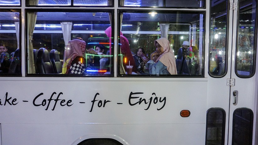 Menikmati Sensasi Cafe Bus Keliling di Pekalongan - Bagian 1
