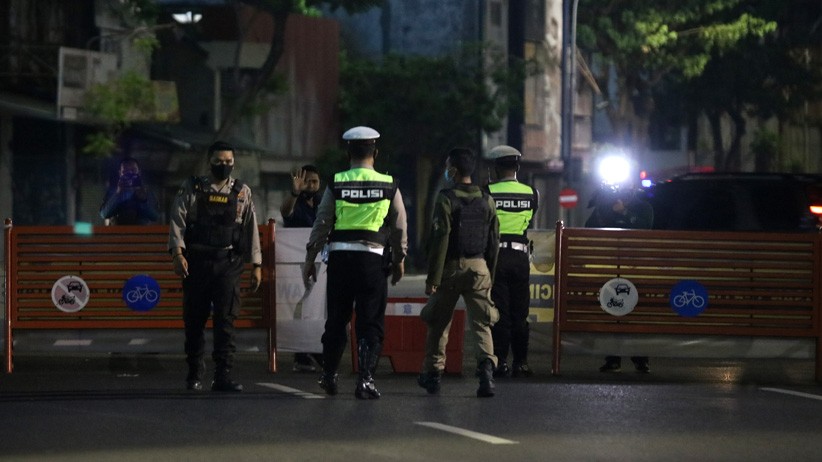 Tekan Penularan Covid-19, Tiga Ruas Jalan di Surabaya Kembali Ditutup - Bagian 1
