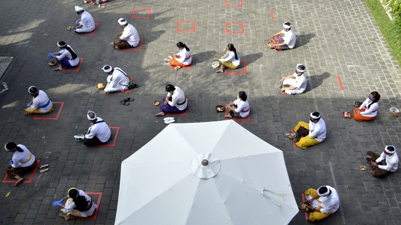 Perayaan Hari Raya Saraswati di Bali Terapkan Protokol Kesehatan - Bagian 1