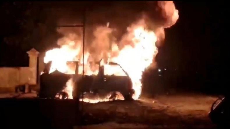 Mobil di Jember Ludes Terbakar usai Isi Bahan Bakar, Lalu Lintas Berhenti Total