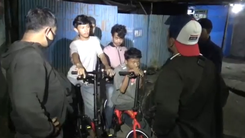 Lagi Asyik Gowes Sepeda Curian, 3 Remaja Makassar Ditangkap Polisi