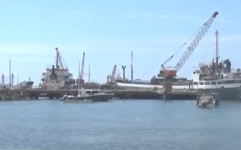 title 21 ABK Diisolasi di Atas Kapal di Pelabuhan Celukan Bawang 21 ABK Diisolasi di Atas Kapal di Pelabuhan Celukan Bawang