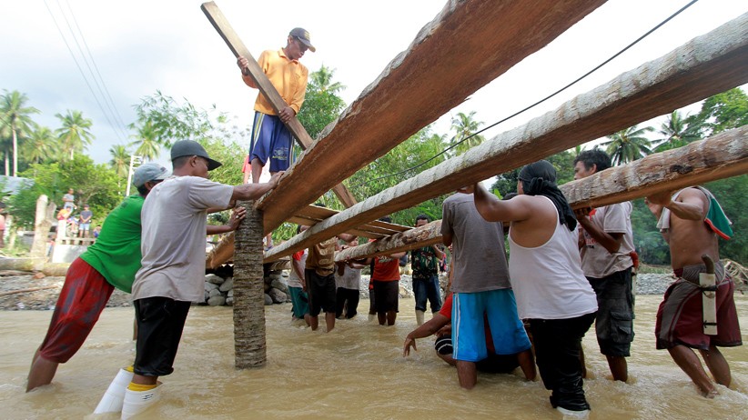 Jembatan Hanyut, Warga Nekat Melintasi Sungai di Bone Bolango - Bagian 3