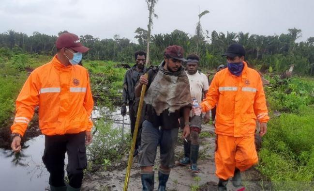 Perahu Nelayan Terbalik di Pulau Puriri Papua