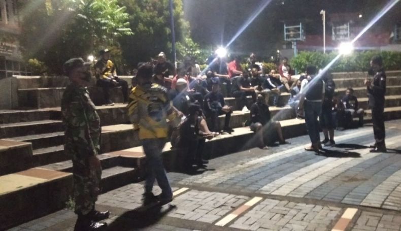 TNI dan Polisi di Manado Patroli Gabungan Sosialisasikan Protokol Kesehatan