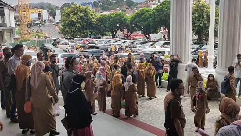 Asap Muncul di Gedung PTSP Bandarlampung, Ratusan ASN berhamburan Keluar