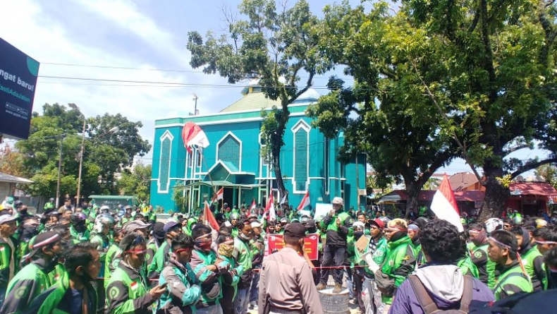 Pendapatan Turun, Ratusan Pengemudi Ojek Online di Padang Gelar Unjuk Rasa