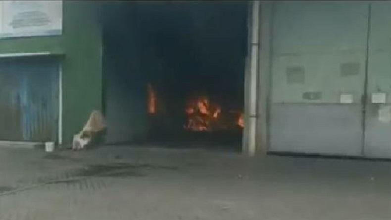 Gudang Perusahaan Ekspedisi di Sidoarjo Terbakar, Mobil dan Motor Hangus