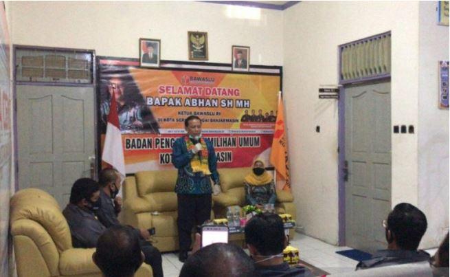title Ketua Bawaslu Ingatkan Petahana di Kalsel Tak Politisasi Bansos Covid-19 Ketua Bawaslu Ingatkan Petahana di Kalsel Tak Politisasi Bansos Covid-19