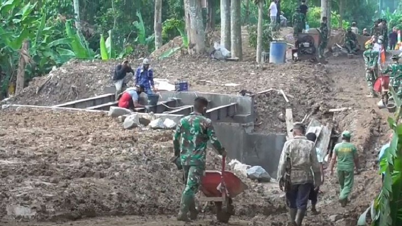 TMMD Ke-108 di Lamsel, TNI Buka Jalur Mati Sepanjang 1.100 Meter di Bakauheni