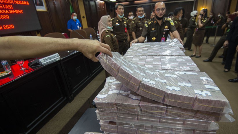 Kejagung Pamer Tumpukan Uang Hasil Eksekusi Kasus Korupsi Penjualan Kondensat - Bagian 3
