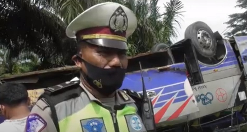 Bus Masuk Jurang di Jalinsum Paluta, 12 Penumpang Luka-Luka