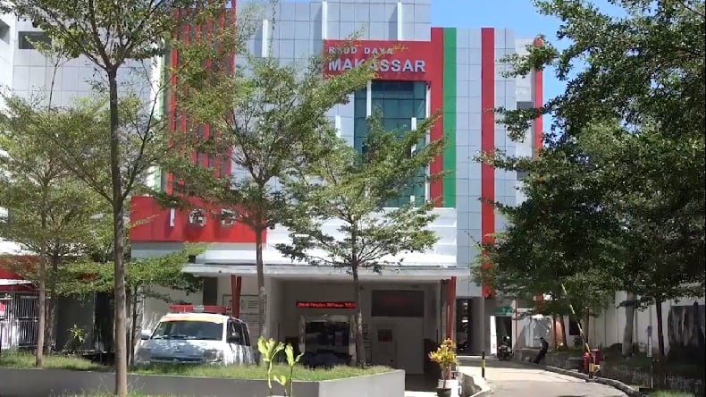 title Polisi Periksa 11 Saksi Pengambilan Jenazah Covid-19 di RSUD Daya Makassar Polisi Periksa 11 Saksi Pengambilan Jenazah Covid-19 di RSUD Daya Makassar