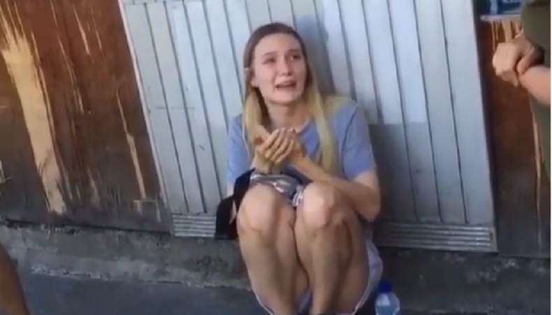 title Bule Rusia yang Viral Dijambret di Bali Ditepuk Punggungnya Sebelum Kehilangan HP Bule Rusia yang Viral Dijambret di Bali Ditepuk Punggungnya Sebelum Kehilangan HP