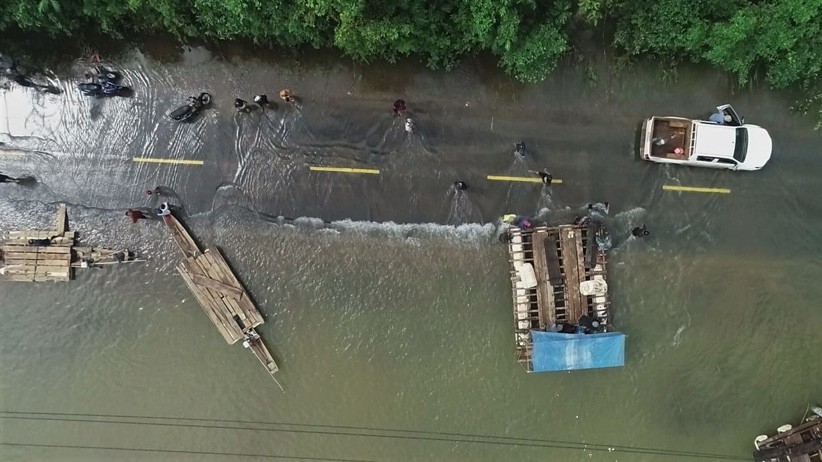 Jalan Trans Sulawesi Putus akibat Banjir Luapan Sungai Lalindu Konawe Utara - Bagian 3