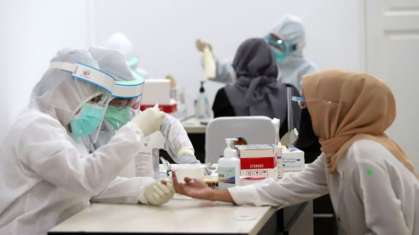 Menko PMK Ikuti Rapid Test Covid-19 Buatan Dalam Negeri - Bagian 2