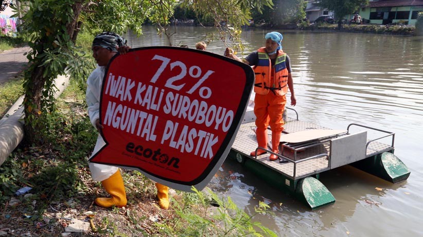 Ecoton Ajak Warga Jaga Sungai Surabaya dari Sampah Plastik - Bagian 3