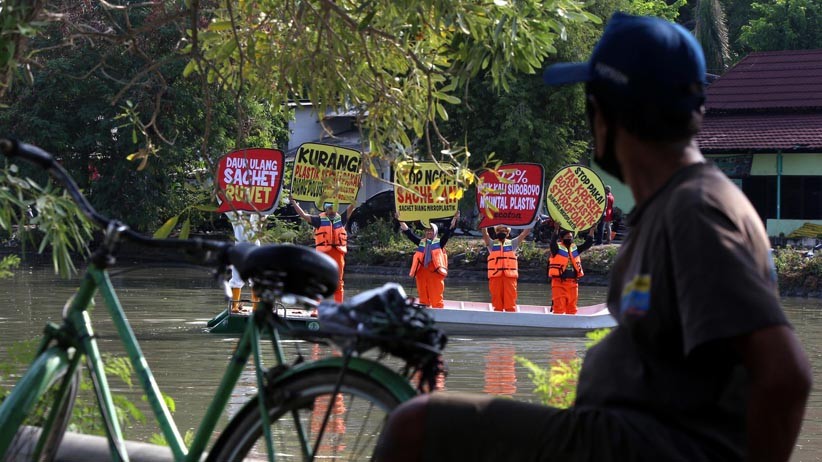 Ecoton Ajak Warga Jaga Sungai Surabaya dari Sampah Plastik - Bagian 2
