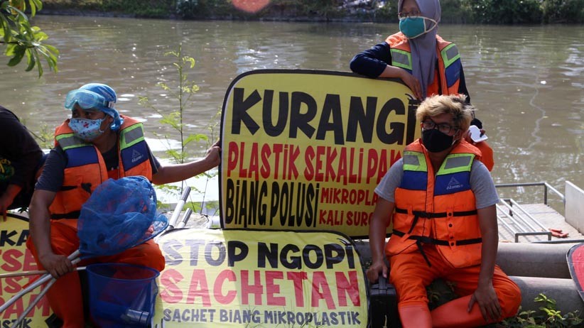 Ecoton Ajak Warga Jaga Sungai Surabaya dari Sampah Plastik - Bagian 4