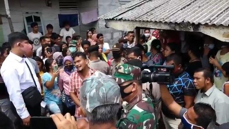 title Ratusan Warga Sibolga Hadang Tim Gugus Tugas yang Jemput Pasien Covid-19 dari Rumah Ratusan Warga Sibolga Hadang Tim Gugus Tugas yang Jemput Pasien Covid-19 dari Rumah