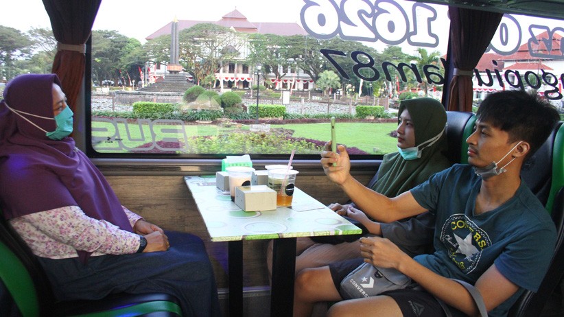 Berubah Fungsi, Bus Pariwisata Jadi Kafe Berjalan di Malang - Bagian 1