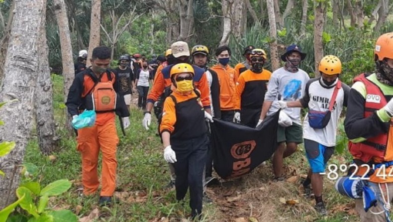Terjunkan 3 SRU, Korban Tenggelam di Pantai Jonggring Saloko Malang Berhasil Ditemukan