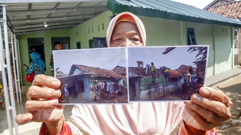 Prajurit Yon Armed 10 Bradjamusti Kostrad Bedah Rumah Tak Layak Huni di Sukaraja - Bagian 2