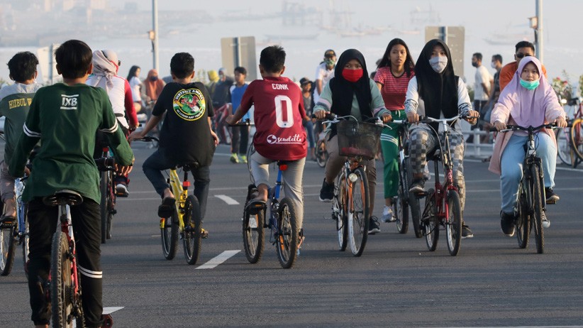 Jembatan Suroboyo Ramai Dikunjungi Warga saat Pandemi Covid-19 - Bagian 1