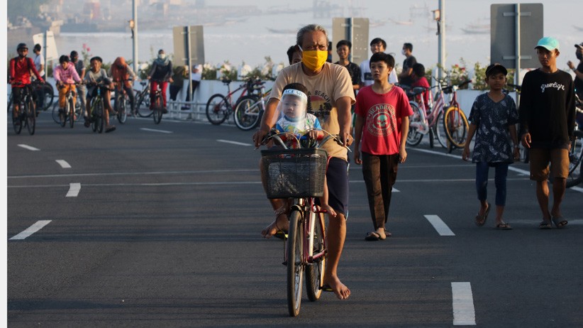 Jembatan Suroboyo Ramai Dikunjungi Warga saat Pandemi Covid-19 - Bagian 2