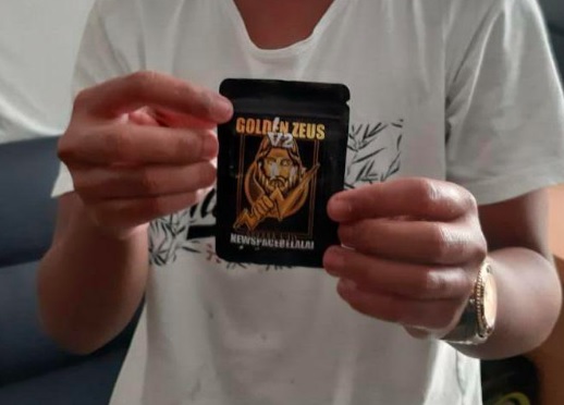 Bea Cukai-BNN Maluku Amankan Paket Handphone Berisi Tembakau Gorila