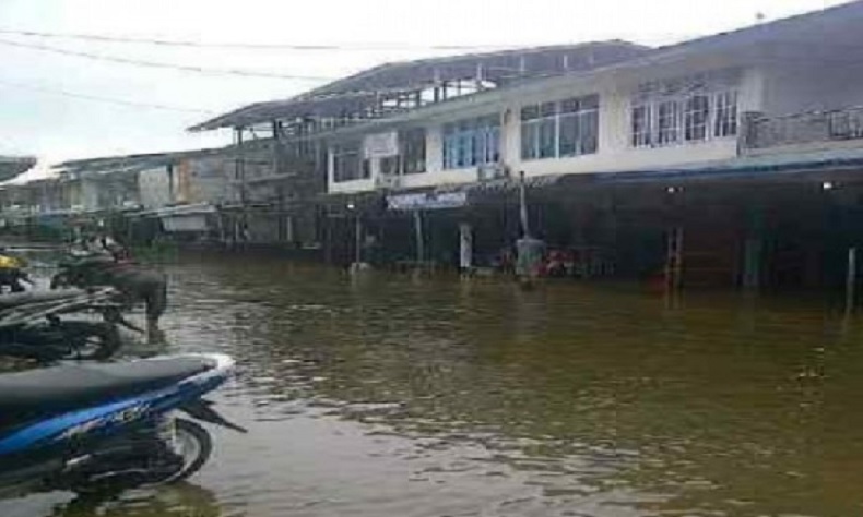 Banjir di Melawi Rendam 2.000 Rumah, 50 Keluarga Mengungsi