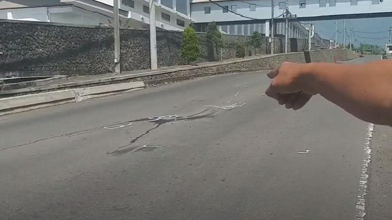 Terekam Video Amatir, Pesepeda Tewas Terlindas Truk Tronton di Pasuruan